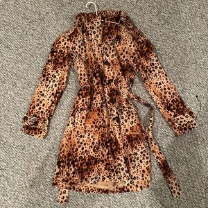Leopard / cheetah trench coat!